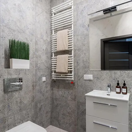 Athome - Chmielna 104 *